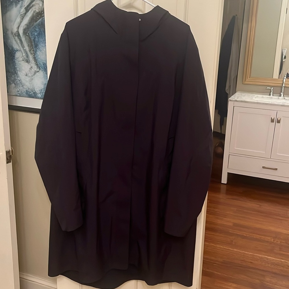 Lululemon size 20 plus black hooded Rebel Rain Jacket